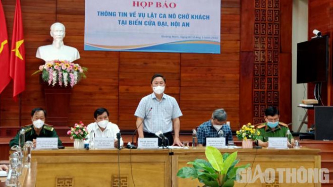 Vào lúc 16h, tỉnh Quảng Nam tổ chức họp báo thông tin vụ lật ca nô chở khách tại biển Cửa Đại