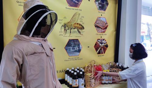 Một cửa hàng giới thiệu mật ong xuất khẩu trên đường Nguyễn Trọng Tuyển, quận Phú Nhuận, TP HCM