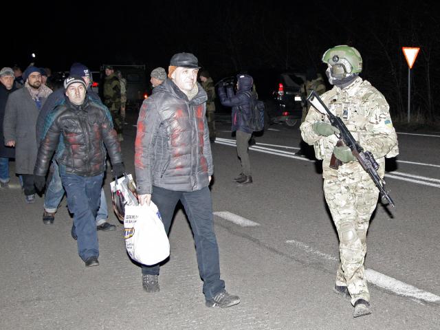 Thế giới - 2 thị trưởng ở Ukraine: Những kẻ cướp bóc sẽ bị "bắn tại chỗ"