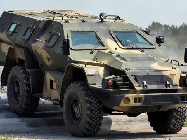Media - Xe bọc thép có lớp giáp "khủng" của quân đội Nga