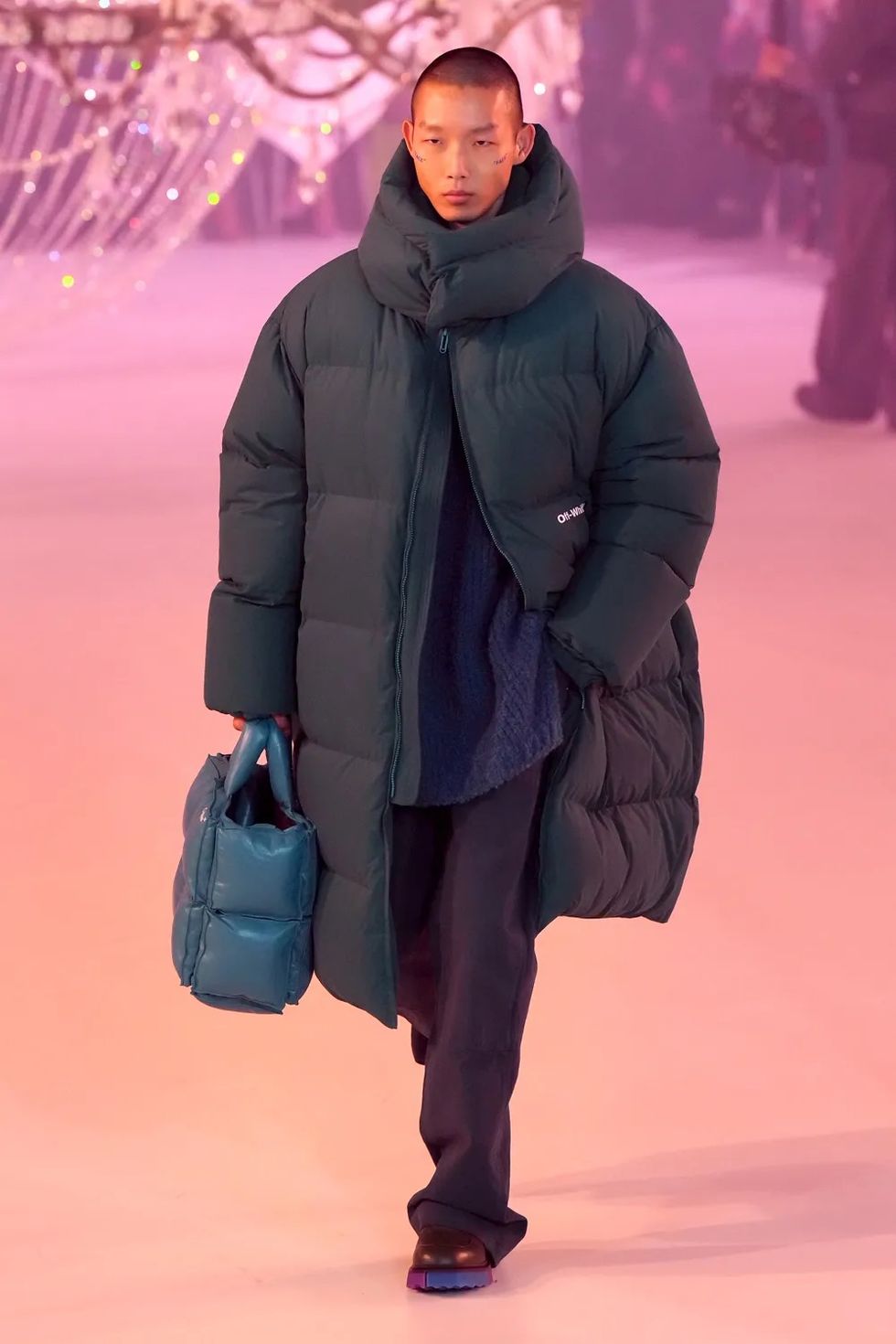 Off-White tôn vinh di sản vĩ đại của Virgil Abloh trong bộ sưu tập Thu Đông 2022 - 4