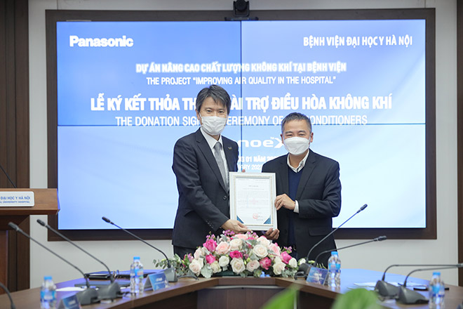Lễ ký kết dự án “Nâng cao chất lượng không khí tại bệnh viện” giữa công ty Panasonic và Bệnh Viện Đại Học Y Hà Nôi, ngày 17/01/2022.