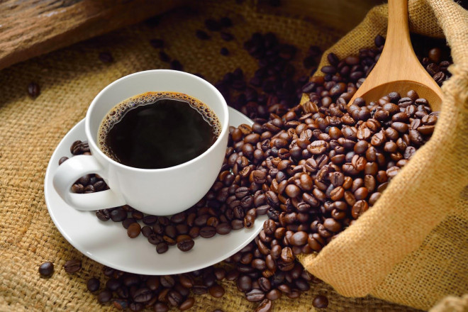 Uống cà phê giúp giảm căng thẳng, tăng năng lượng.