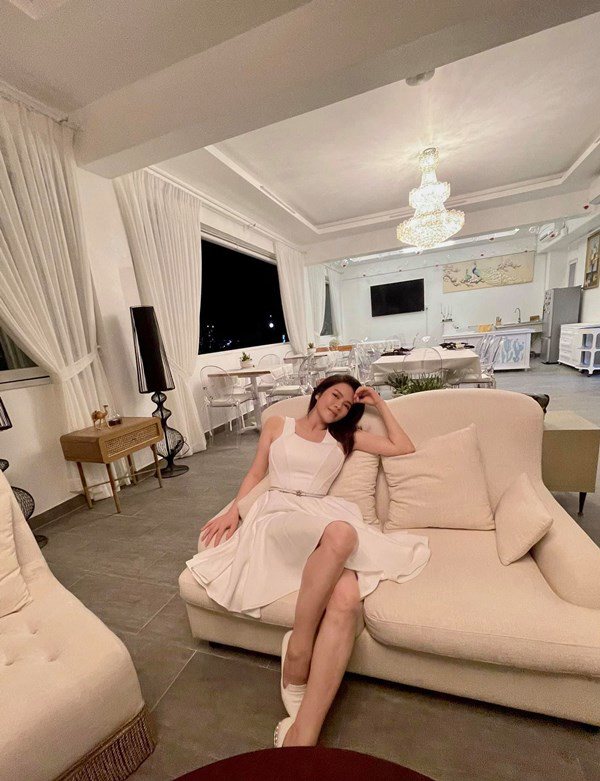 Cận cảnh cơ ngơi sang trọng của Lý Nhã Kỳ