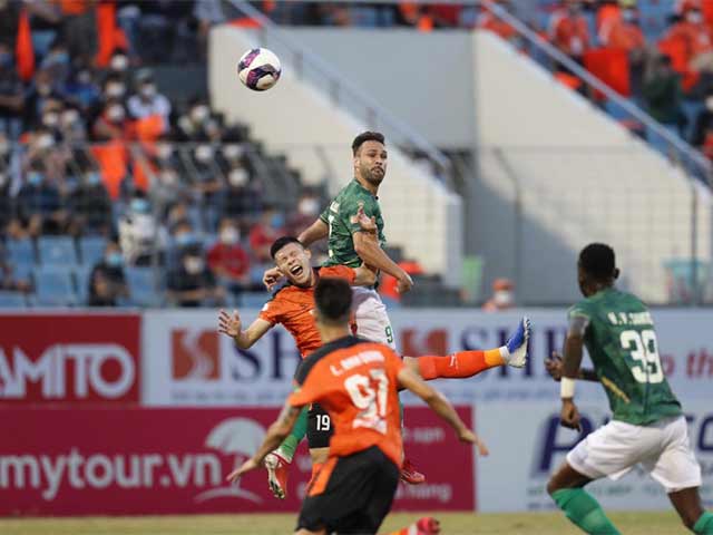 Bóng đá - Trực tiếp bóng đá Đà Nẵng - TP.HCM: Kone đánh đầu ra ngoài đáng tiếc (vòng 2 V-League) (Hết giờ)
