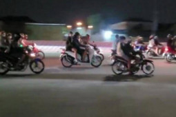 Pháp luật - Đang truy xét nhóm thanh niên chặn ô tô, bốc đầu, đua xe máy ở Bình Dương