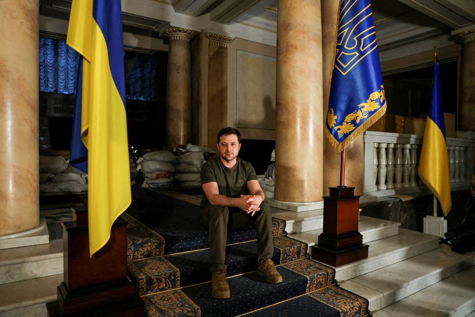 Tổng thống Ukraine Zelensky trong nơi ở bí mật (ảnh: Reuters)