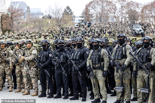 Lực lượng Chechya chiến đấu ở Ukraine ước tính vào khoảng 10.000 người.
