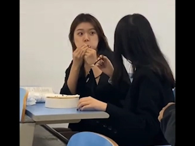 Cười 24H - Những khoảnh khắc hài hước của cô nàng lầy lội