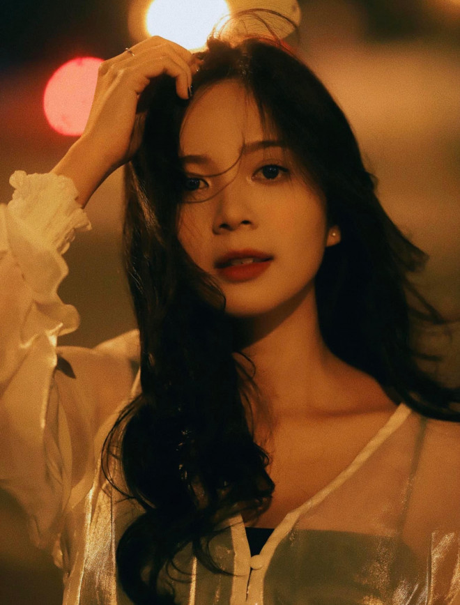 'Con gái' NSƯT Hoàng Hải cực hot với hình ảnh nóng bỏng trên biển - 7