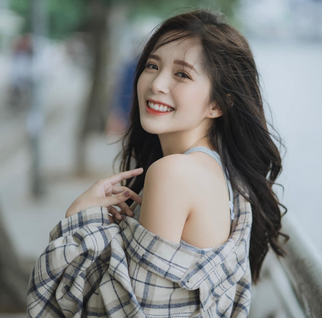 'Con gái' NSƯT Hoàng Hải cực hot với hình ảnh nóng bỏng trên biển - 9