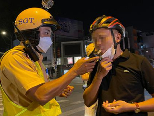 Tin tức trong ngày - Một đêm chặn, phạt "ma men" ở TP HCM