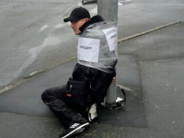 Thế giới - Không bắt giam, dân Ukraine trừng trị cướp trong thời chiến bằng cách "độc lạ"