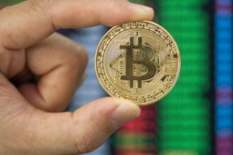 Kinh doanh - Giá Bitcoin hôm nay 3/3: Tăng chóng mặt rồi lại “sụt hố”
