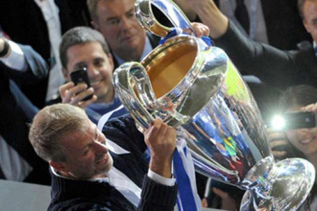 Tỷ phú Abramovich bán Chelsea: Ông chủ chấn động 19 năm trước, vẽ lại bản đồ NHA