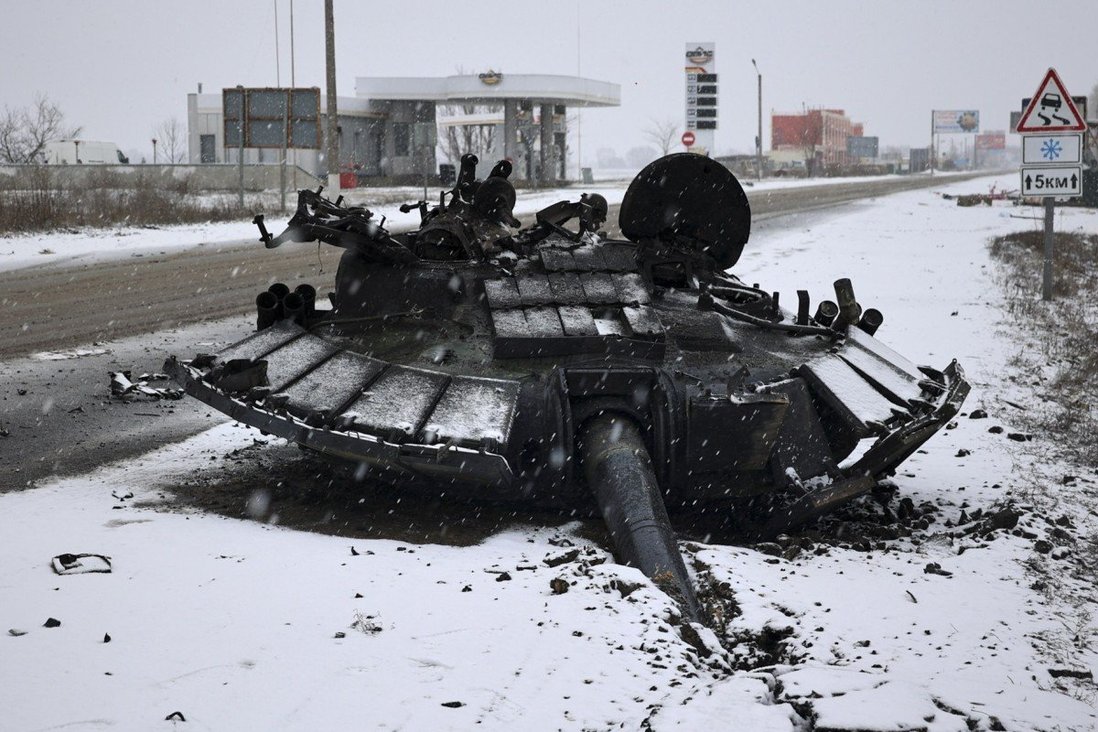 Một tháp pháo của xe tăng bị phá hủy trong chiến sự ở Ukraine. Ản: EPA-EFE