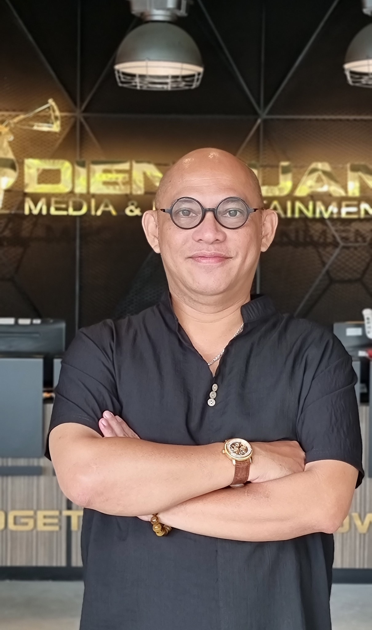 "Ông trùm showbiz" đi rửa bát, sao nam có 1.000 cây vàng phải chật vật dọn vệ sinh - 3