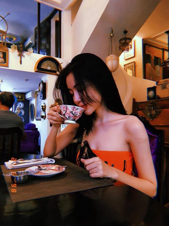 Chân dài Trà Vinh gây chú ý ở quán cafe vì quá gợi cảm - 4