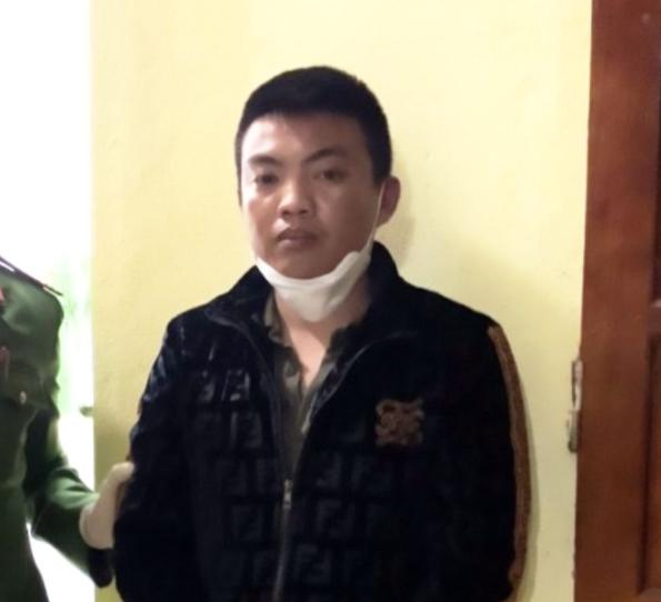Nghi phạm đâm chết người Nguyễn Chí Tuấn tại cơ quan công an - Ảnh: Công an cung cấp