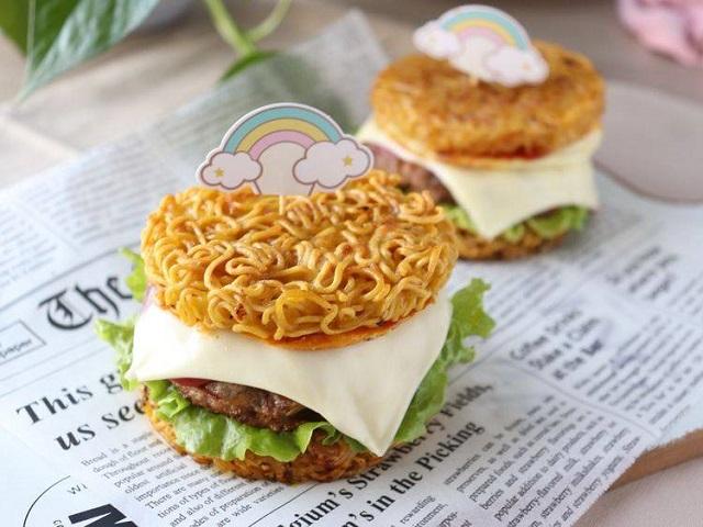 Ẩm thực - Tự tay làm món hamburger từ mì ăn liền đảm bảo các bé thích mê