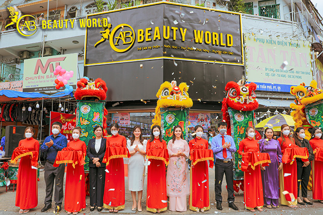Khai trương AB Beauty World Trần Phú: Đông đảo khách hàng chọn mỹ phẩm chính hãng làm quà tặng dịp 8/3 - 1