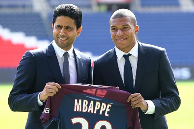 Chủ tịch PSG Al-Khelaifi và Kylian Mbappe. Ảnh: Getty Images