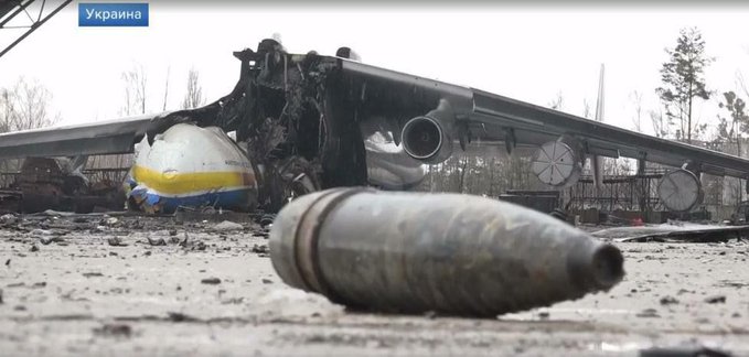 Chiếc AN-225 bị phá hủy gần như hoàn toàn.
