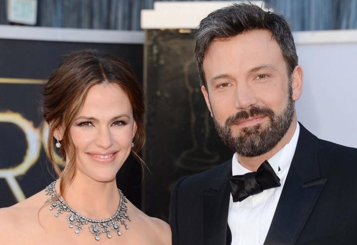 "Batman" đẹp trai nhất nhất: Robert Pattinson thu hút fan cực lớn vẫn chưa bằng dàn tài tử khét tiếng - 4