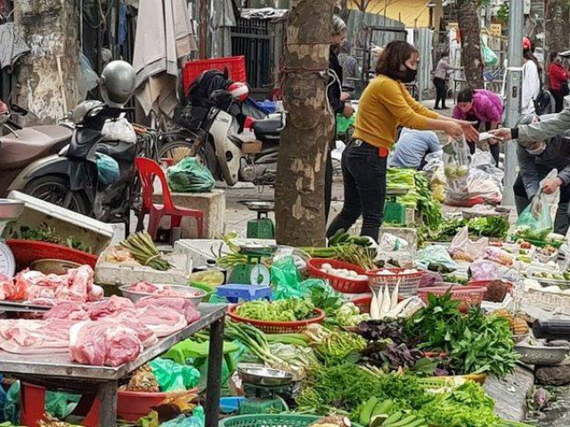Thị trường - Tiêu dùng - Giá nhiều dịch vụ, mặt hàng "nhảy múa" khi giá gas, xăng tăng