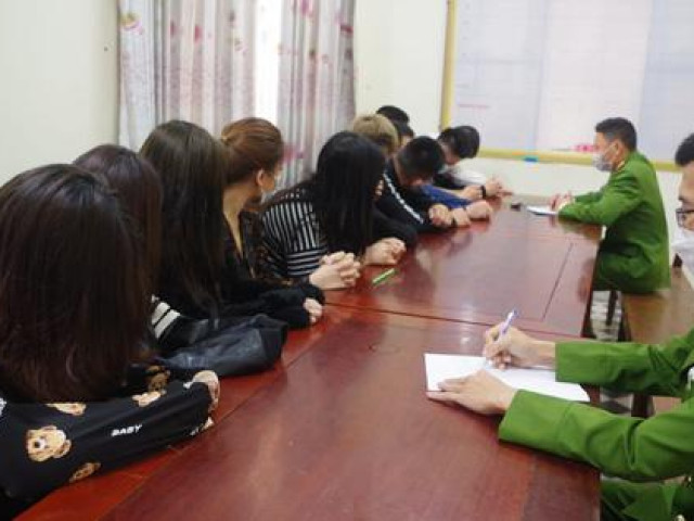 Pháp luật - Bắt quả tang 11 nam, nữ thuê nhà hàng để bay lắc