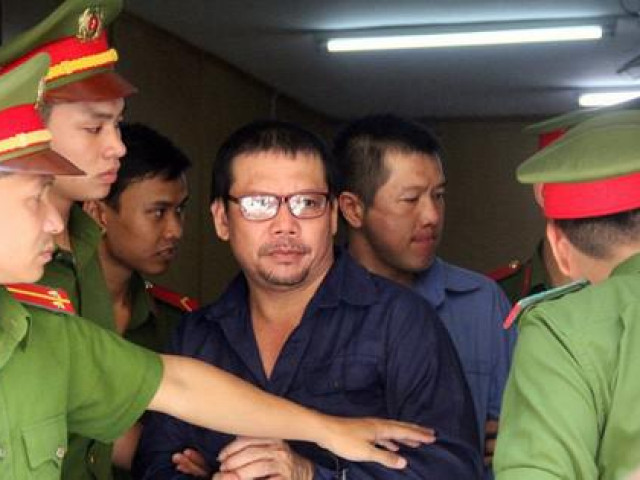 Tin tức trong ngày - Diễn biến mới vụ "logo xe vua" có cựu CSGT môi giới hối lộ