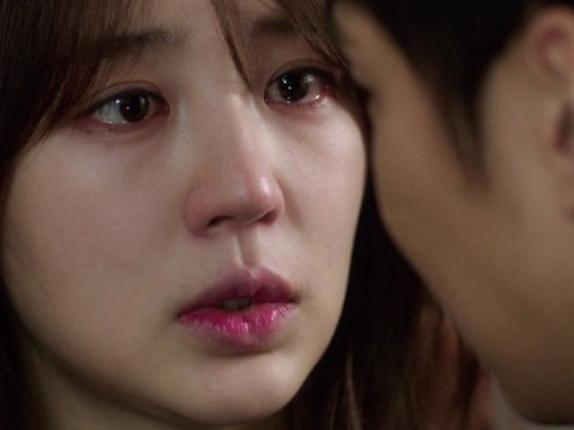 Bạn trẻ - Cuộc sống - Đòi quà của chồng mãi không được, vợ sốc nặng khi gặp cảnh chồng vung tiền mua hàng hiệu cho bồ trẻ