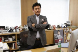 Kinh doanh - "Ông bầu" bóng đá vừa tặng Ukraine 200 tỷ giữa lúc chiến sự đang căng thẳng là ai?