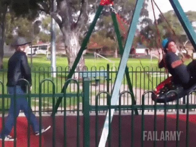 Cười 24H - Những pha tai nạn khiến cho người xem cũng phải "thốn lên tận rốn"