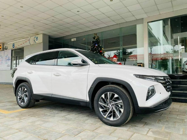 Ô tô - Thị trường biến động, một số dòng ô tô khuyến mãi lên đến 100 triệu đồng