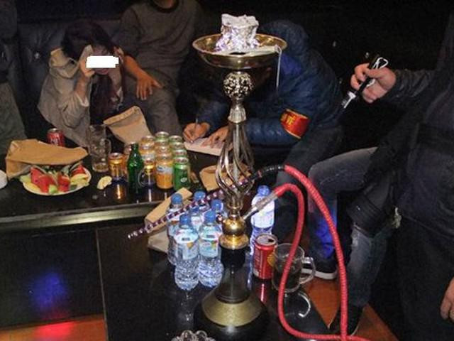 Pháp luật - Nam thanh niên tử vong khi hát karaoke cùng 2 nhân viên nữ