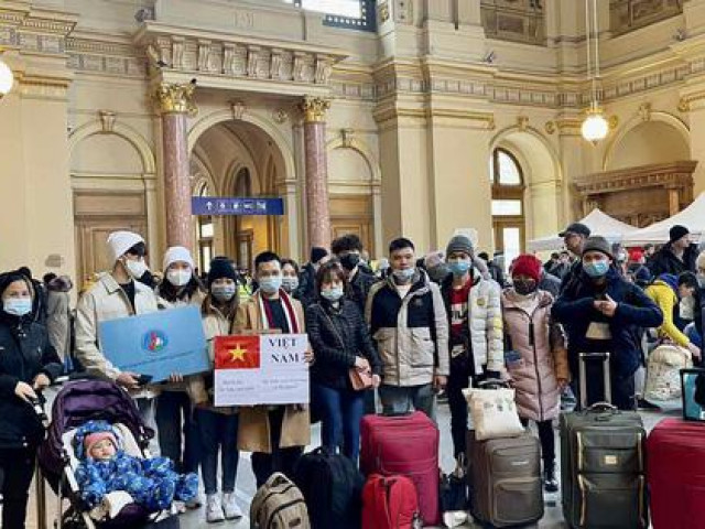 Tin tức trong ngày - Không yêu cầu xét nghiệm Covid-19 với bà con từ Ukraine về nước