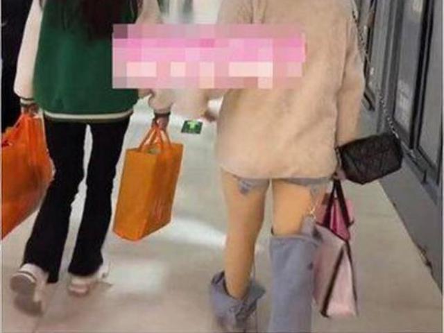 Thời trang - Những trang phục "thảm họa" khi đi trung tâm thương mại