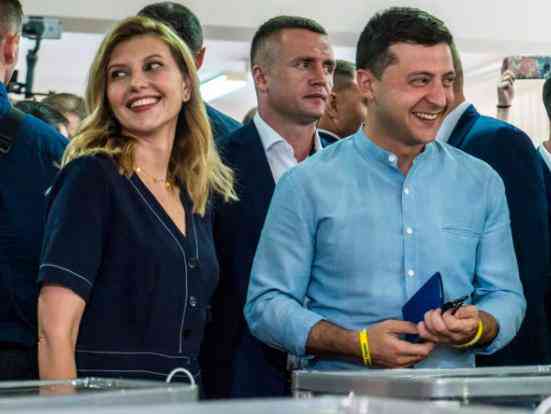 Người vợ xinh đẹp, kín tiếng của Tổng thống Ukraine Zelensky - 2