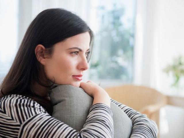 Bạn trẻ - Cuộc sống - Bạn trai nói chuyện với vợ cũ mỗi ngày khiến tôi rất phiền