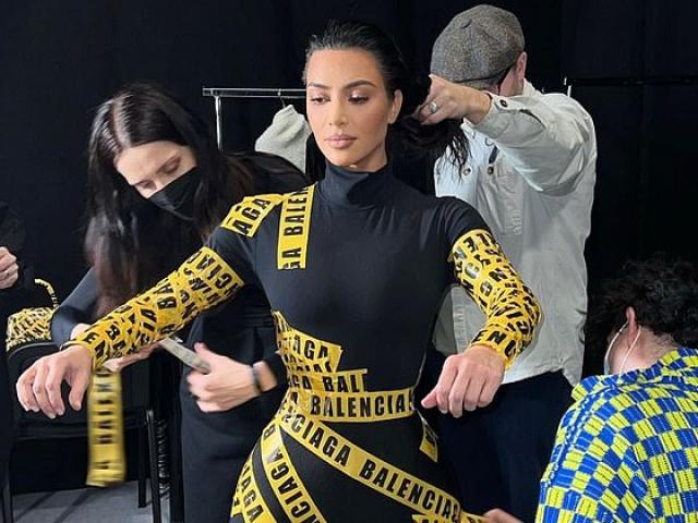 Thời trang - Kim "siêu vòng 3" xuất hiện với mốt quấn băng dính khắp người