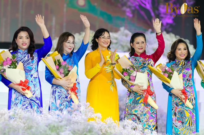 Các phu nhân trong Hội phụ nữ Việt Nam tại các nước châu Âu