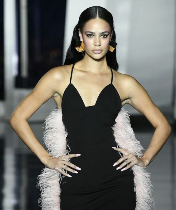 5 xu hướng trang điểm độc đáo cho sàn catwalk mùa Thu/Đông 2022 - 1