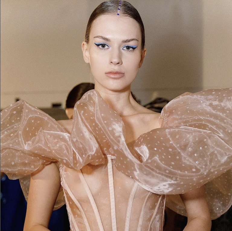 5 xu hướng trang điểm độc đáo cho sàn catwalk mùa Thu/Đông 2022 - 5