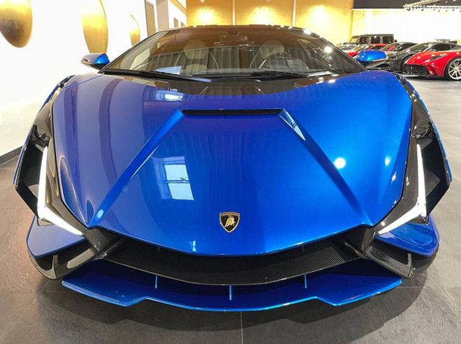 Siêu xe Lamborghini Sian triệu đô chào bán khách hàng Việt - 3