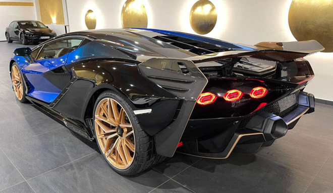 Siêu xe Lamborghini Sian triệu đô chào bán khách hàng Việt