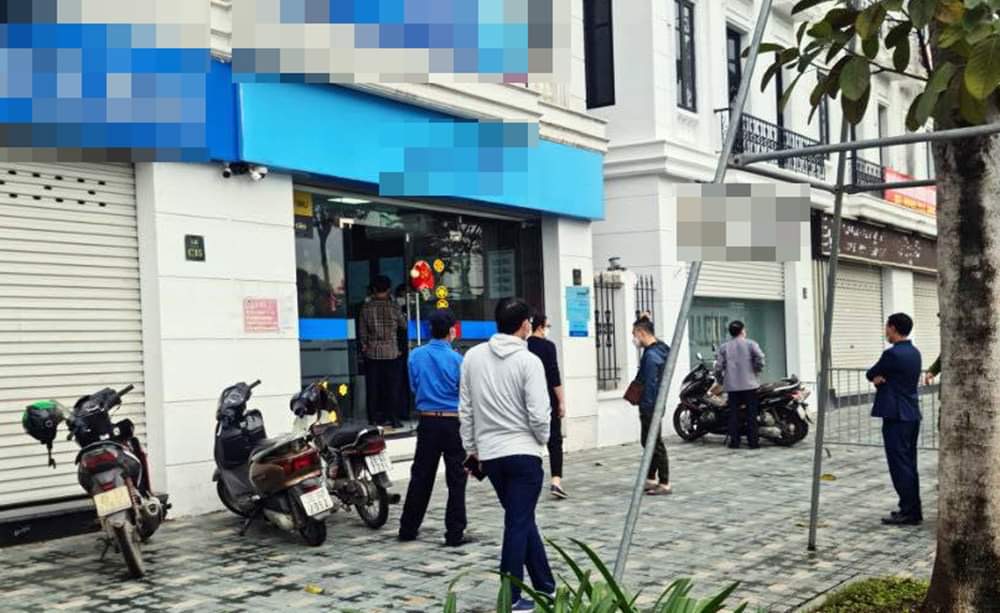 Nóng: Nam nghi phạm dùng súng... giả đi cướp ngân hàng ở Hà Nội - 1