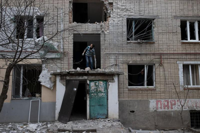 Các lực lượng Nga đã tấn công các khu dân cư ở Mykolaiv, Ukraine, bằng pháo ngày 7-3. Ảnh: NEW YORK TIMES