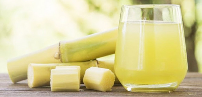 Nước mía sạch là đồ uống bồi bổ sức khỏe rất tốt. Ảnh minh họa.