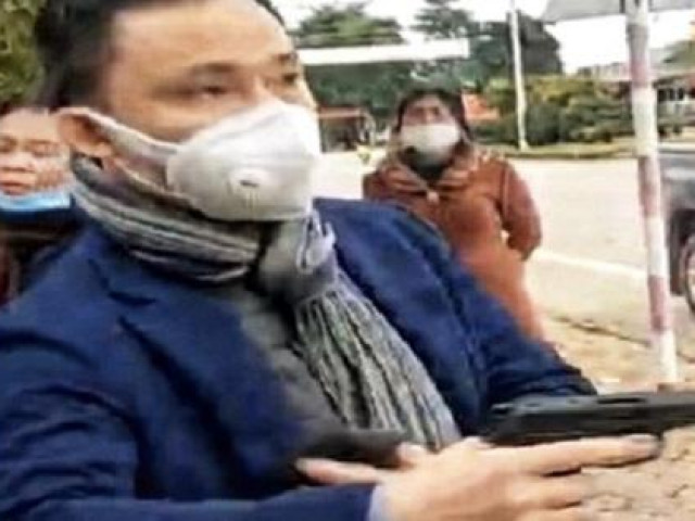 Tin tức trong ngày - Vụ rút súng lên đạn chỗ đông người: Người cầm súng là giám đốc công ty